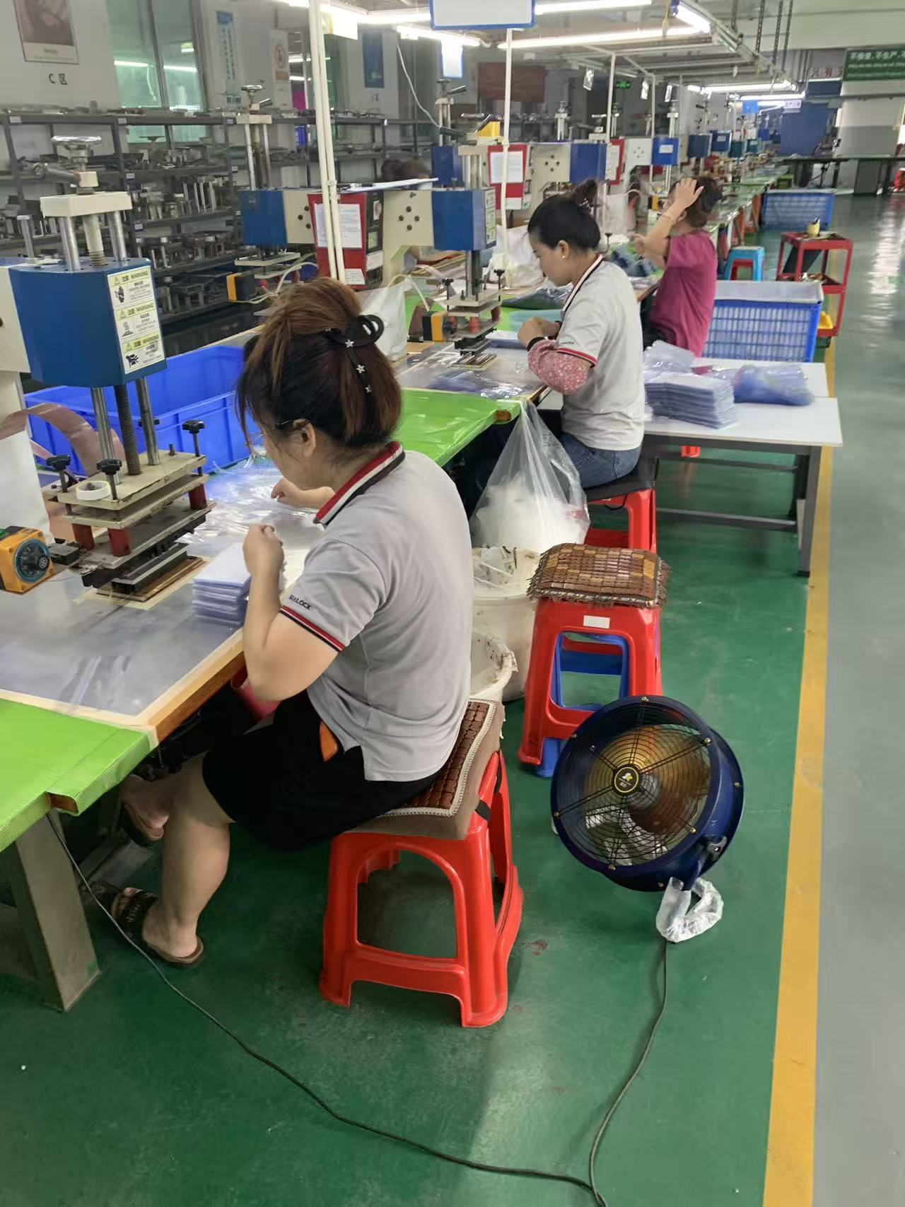 Quru Çanta Fabriki: İstehsal Gücü və Keyfiyyət Standartları